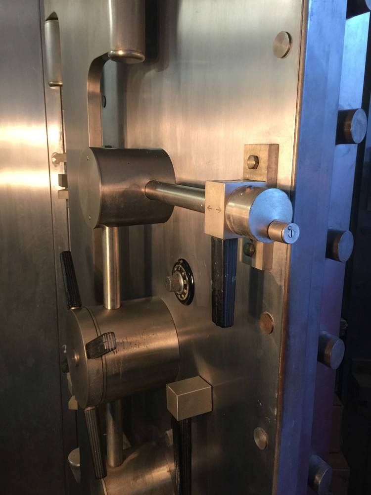 AHERN SAFE BANK VAULT DOOR BUILT BY DIEBOLD~