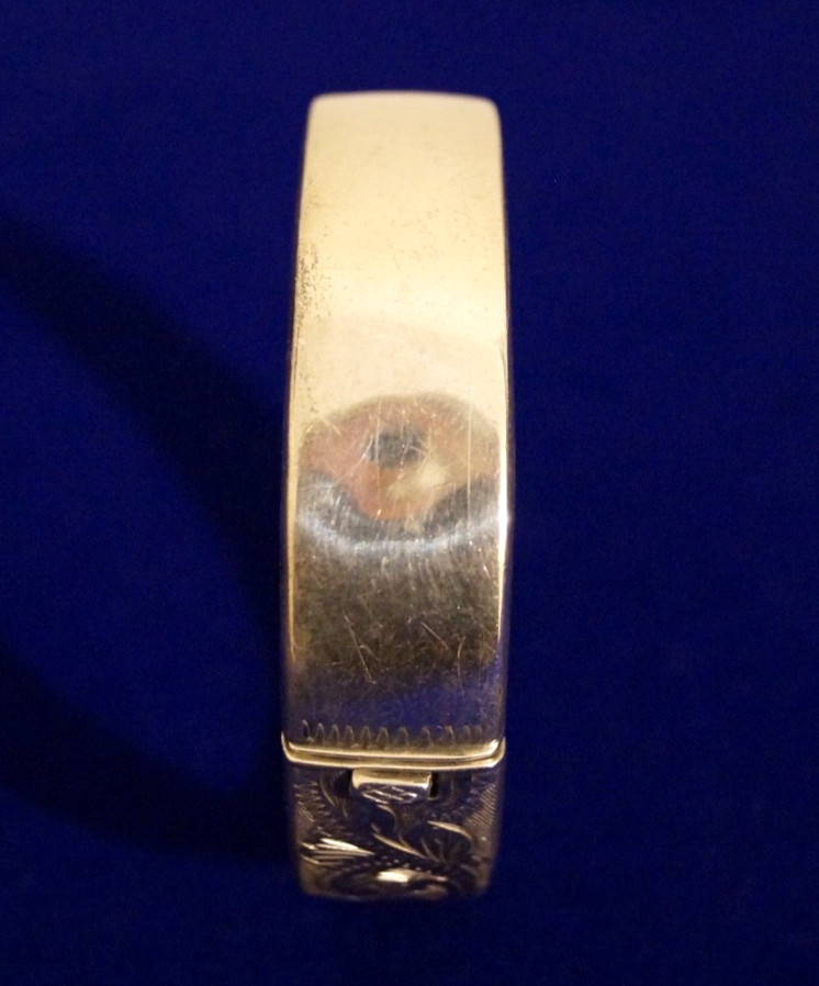 Solid Silver Hinged Ladies Etched Bangle - Birmingham, 1969 - 27.2g