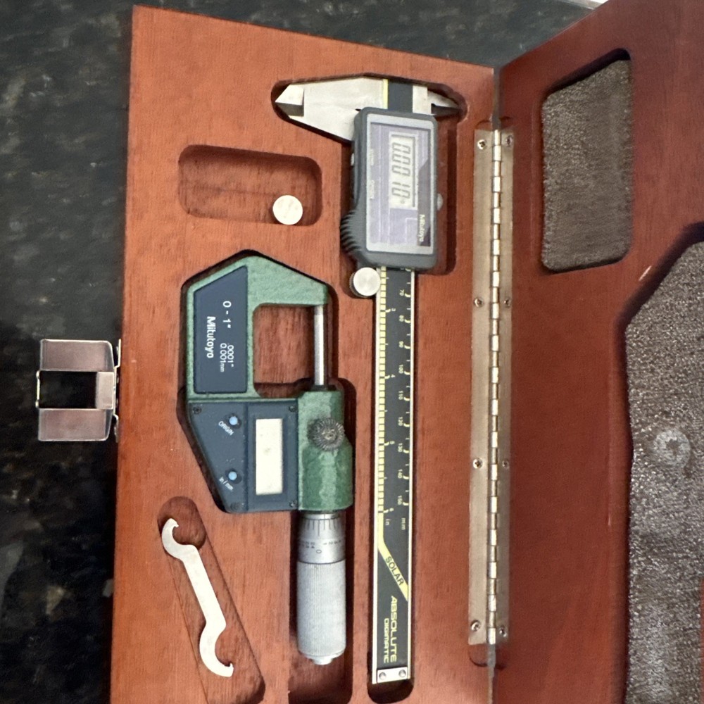 Mitutoyo No 293-768-30 Digital Caliper & Digital Micrometer set