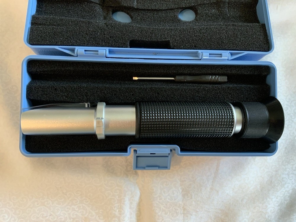Optical Brix Hand Held Refractometer Portable with Case