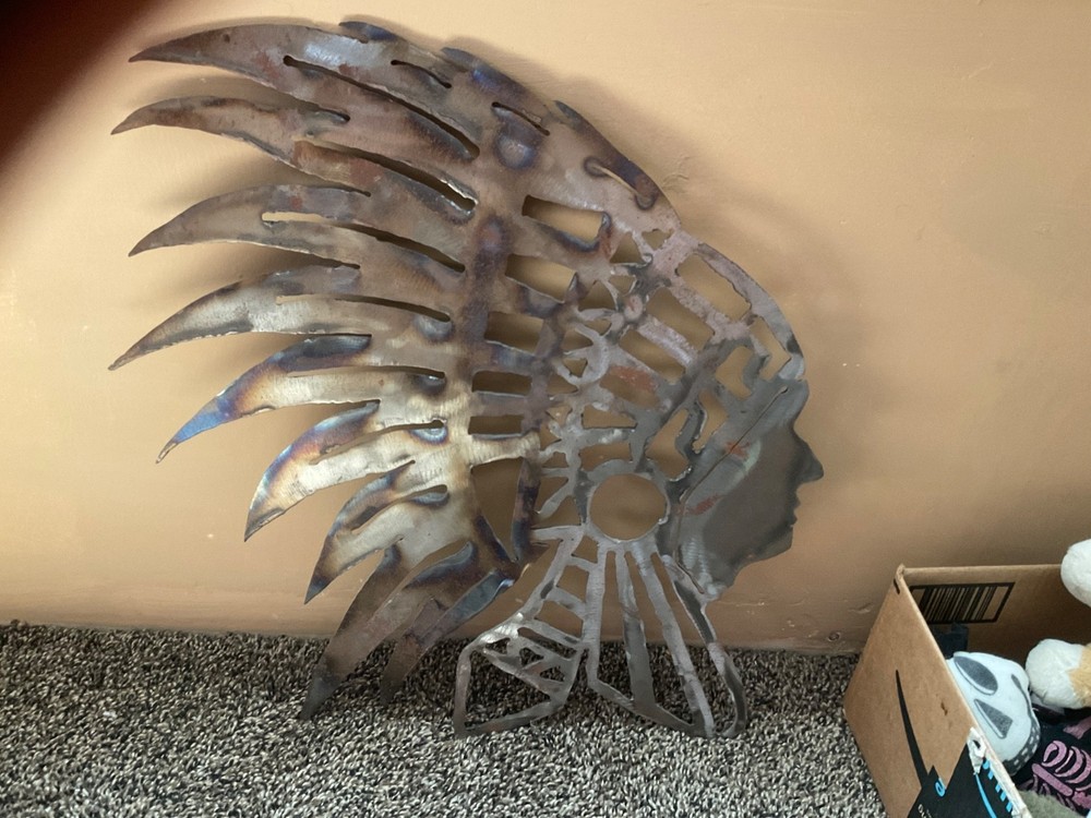 Beautiful native head decor , solid, steel, pretty thick and heavy 17 x 17