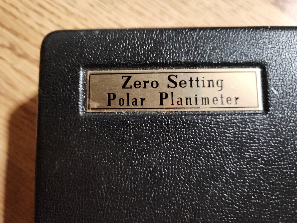 Koizumi planimeter with optical tracer zero setting polar compensation