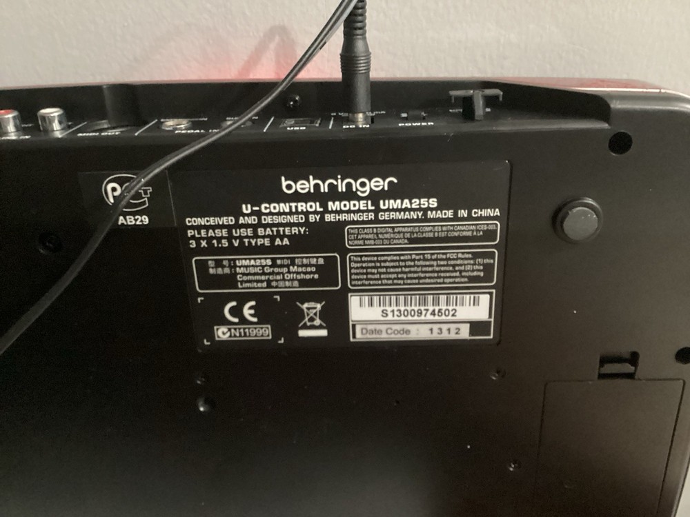 Behringer U-Control UMA25S USB MIDI Controller