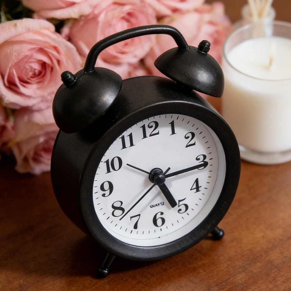 Small Analog Clock Silent Retro Home Decor Machine Battery Operated