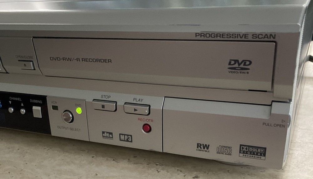 Sharp DV-RW550U DVD Recorder VHS VCR Combo Recorder Powers On Untested
