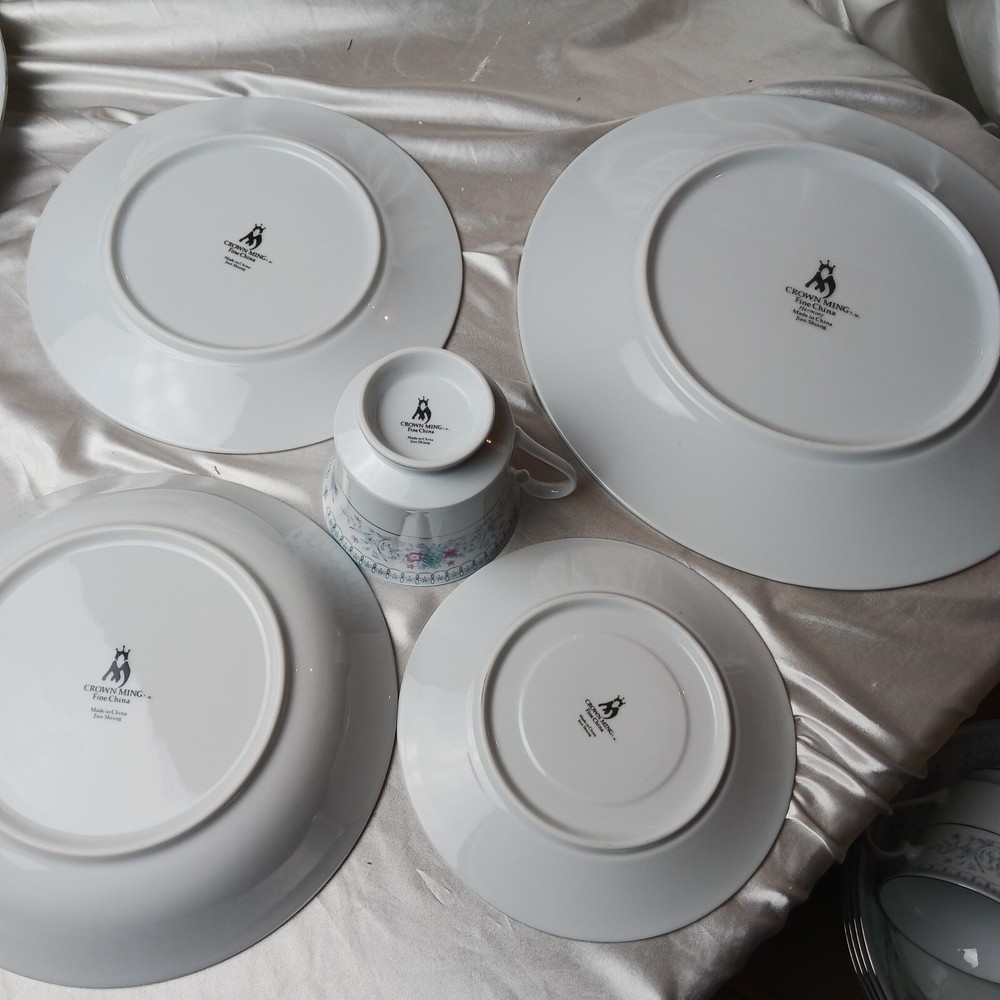CROWN MING FINE CHINA HARMONY PATTERN DINNER SET FOR 4 (20 pieces)
