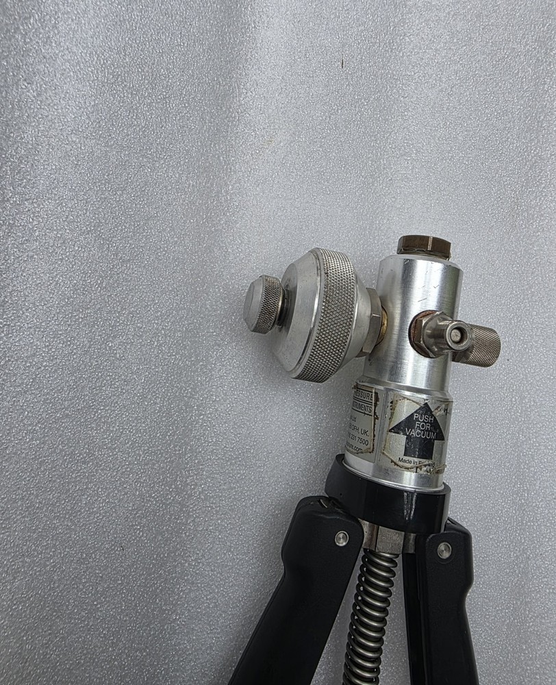 Si Instruments TP1-40 Hand Held Test Pump Pressure Calibrator