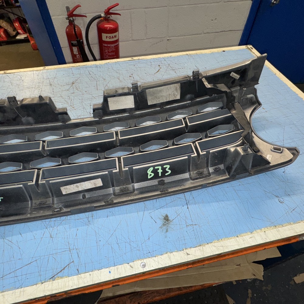 Land Rover Discovery 4 Front grill panel Corris grey paint code 873