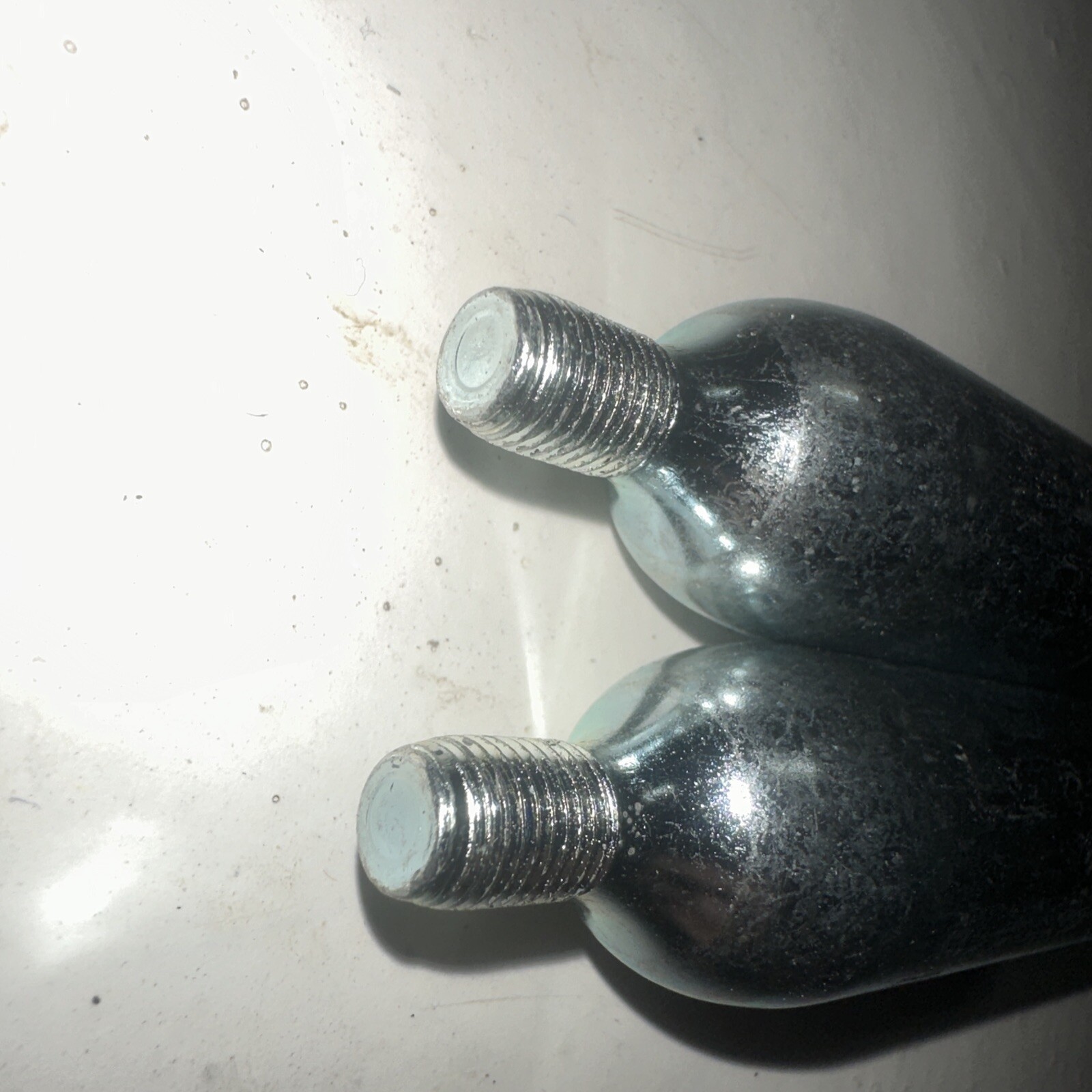 2 pack Lezyne 25G Threaded Co2 Cartridges Threaded 25g CO2 Refill Silver 2 Items