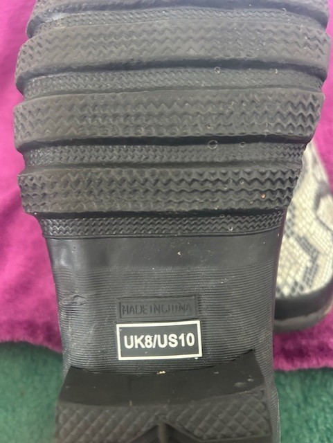 womens rain boots size 10