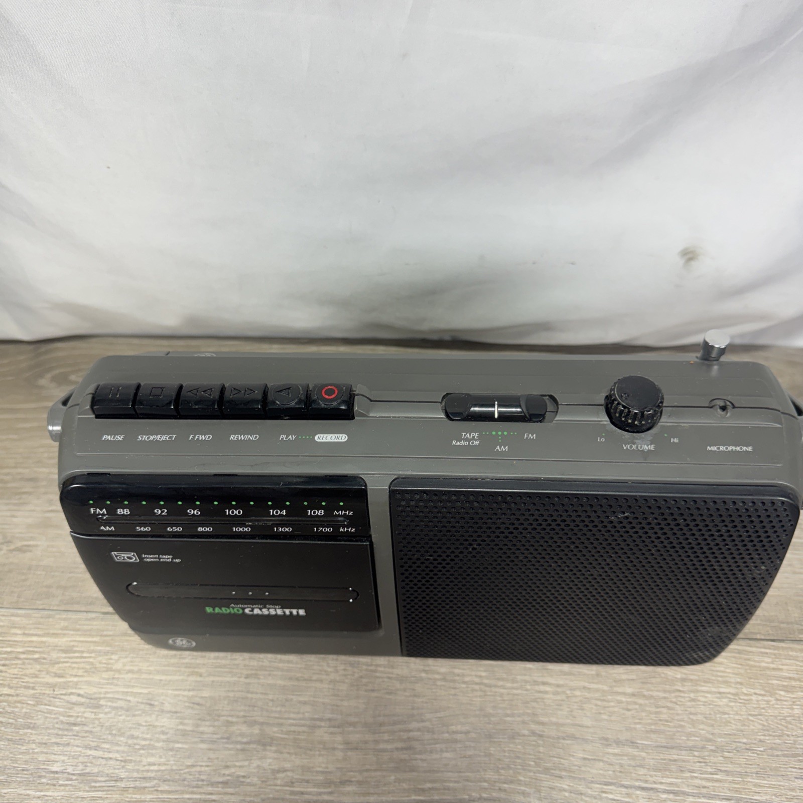 Vintage GE General Electric AM/FM Radio Cassette Player Model 3-5264A Works