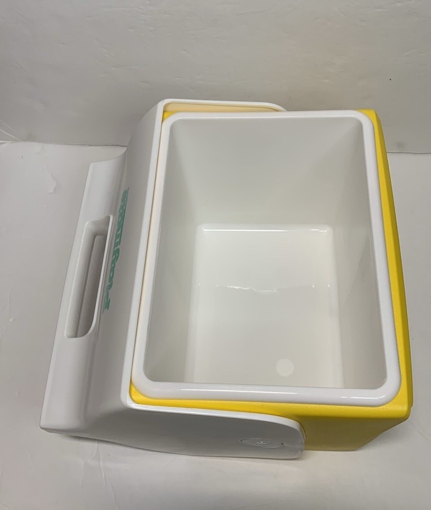 Igloo 9 Cans Cooler Yellow 7 Qt Playmate New