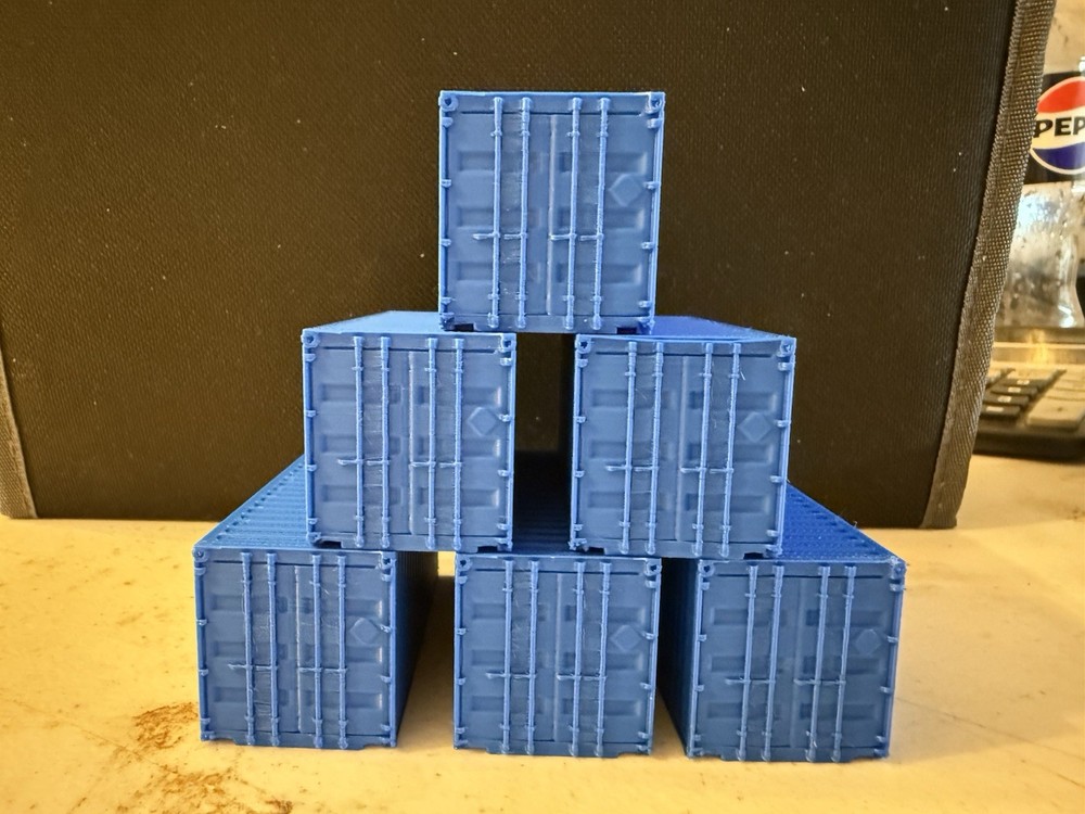 6 Ho Scale 20ft Shipping Containers