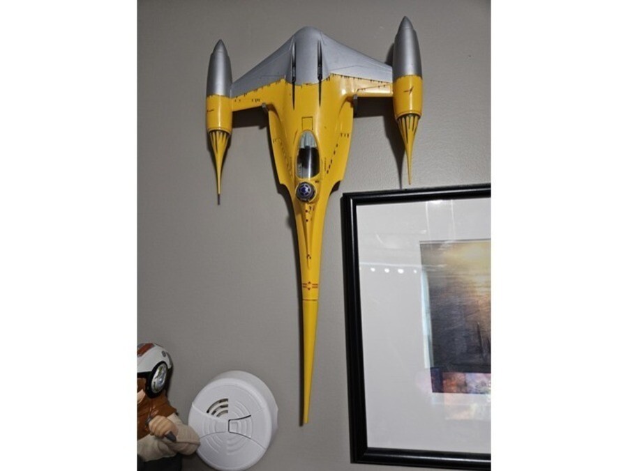 3D Wall Mount Bracket Holder for 3.75" Naboo Starfighter Vertical 1998