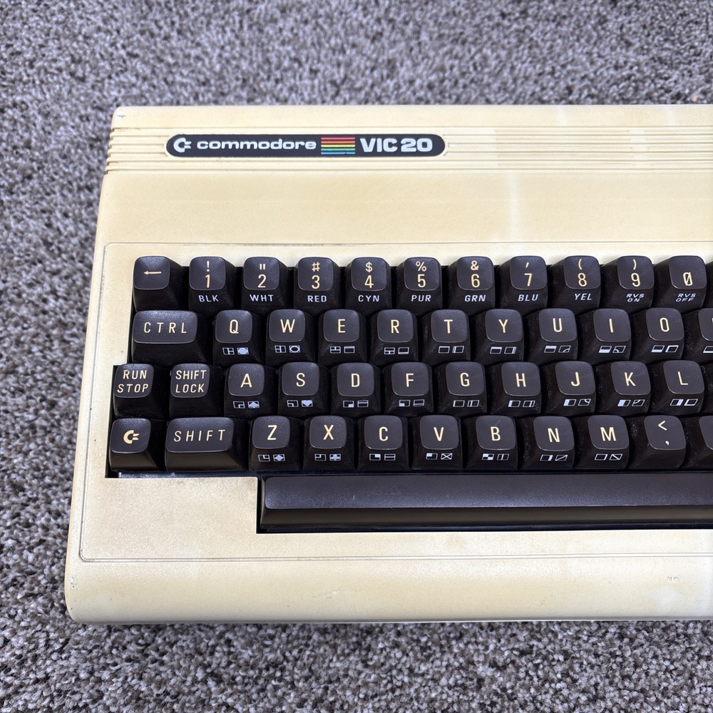 COMMODORE VIC-20 DIN COMPUTER ONLY TESTED AND WORKING READ