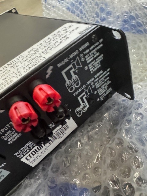 Crown Macro-Tech 2402 Power Amplifer *pre owned