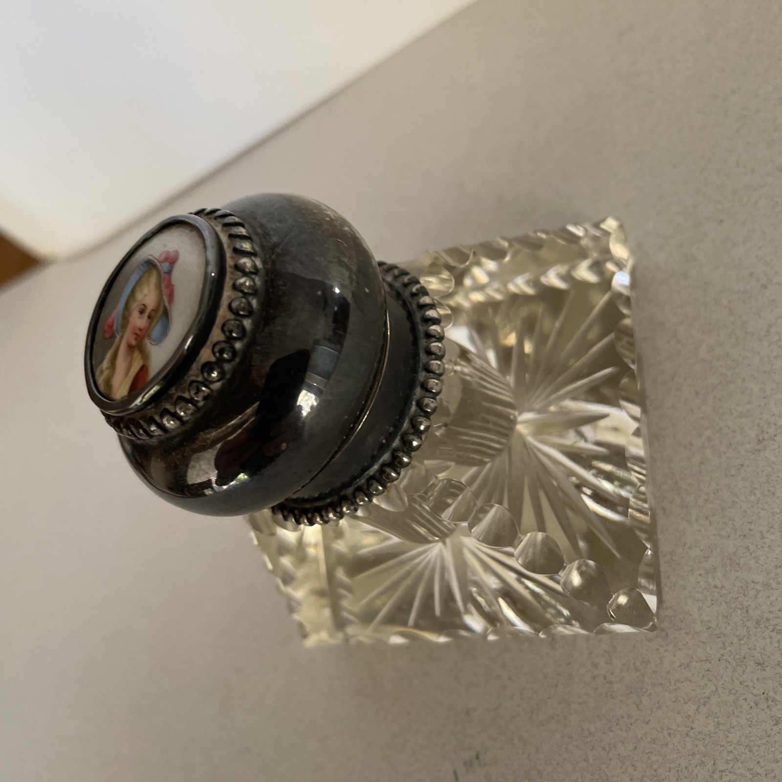 ANTIQUE RARE STAR CUBED CUTBASE SILVER VICTORIAN LADY TOP HINGED SILVER INKWELL