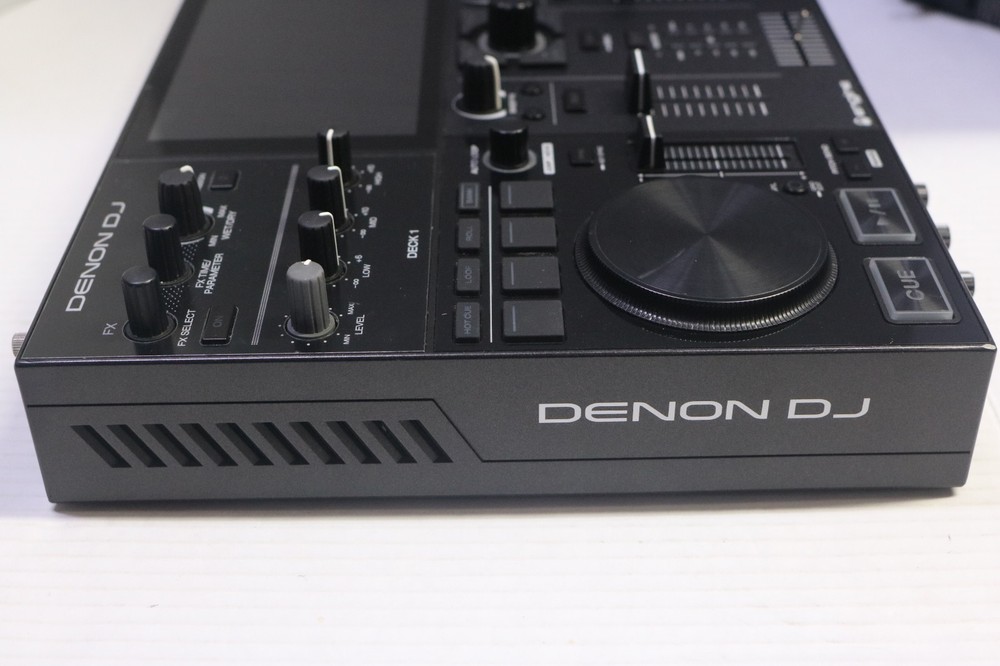 Denon DJ PRIME GO Double Deck Rechargeable Smart DJ Console - 7 inch Touchscreen