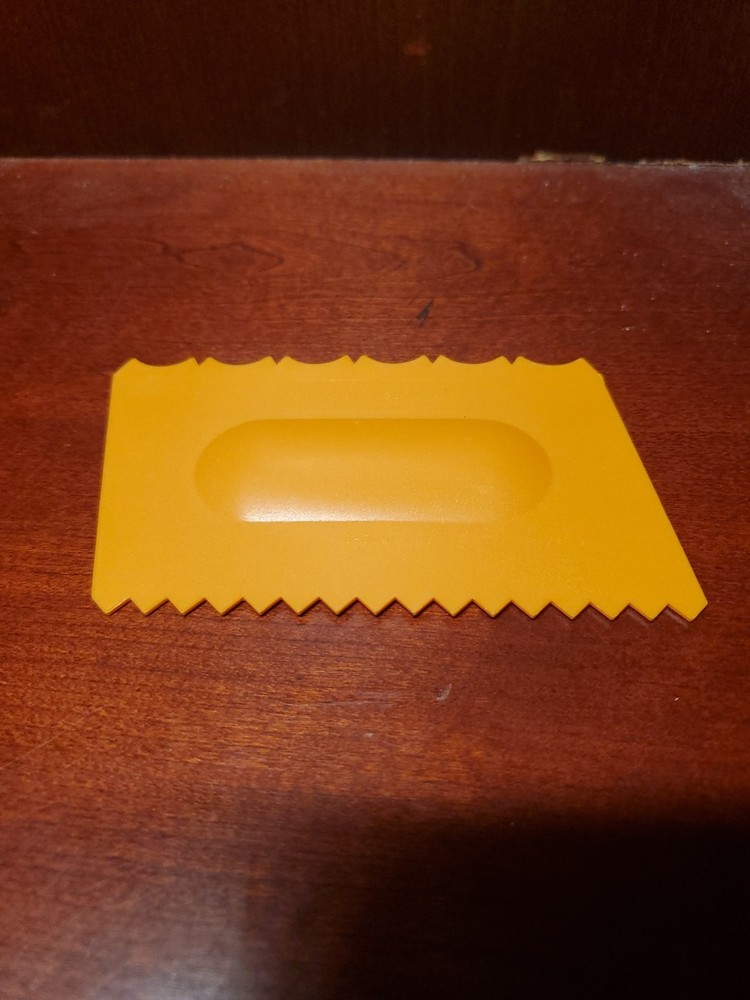 Tupperware Cake Decorator Light Orange