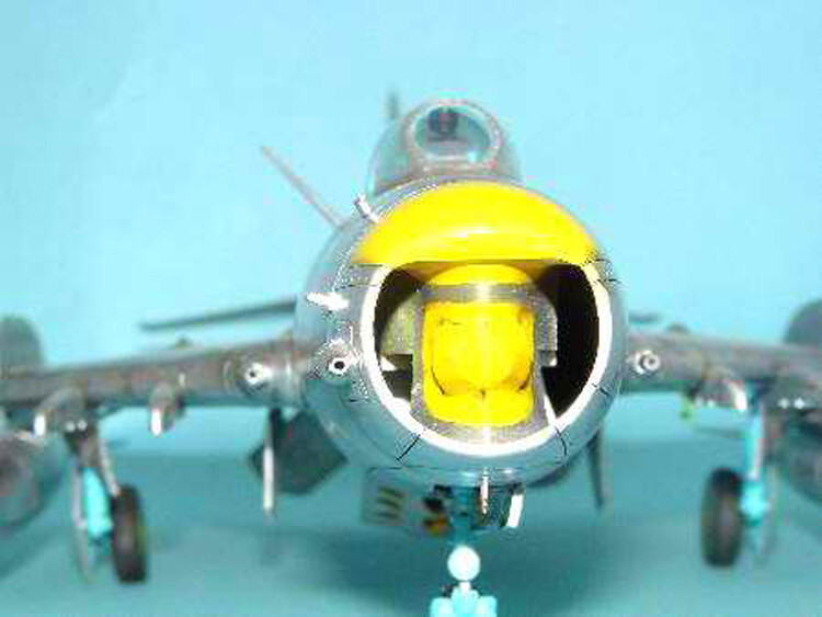 Trumpeter 02209 1/32 MiG-19PM Farmer E Aircraft model kit