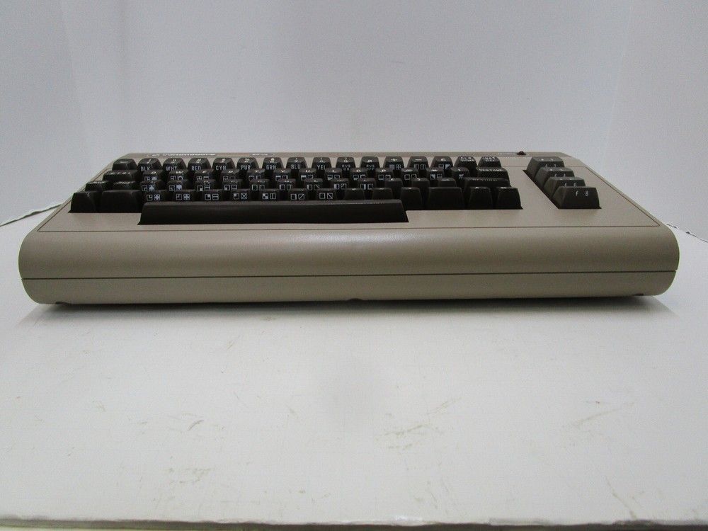 COMMODORE 64 COMPUTER 326298 HEATSINKS CERAMIC TESTED AND WORKING LOT #59