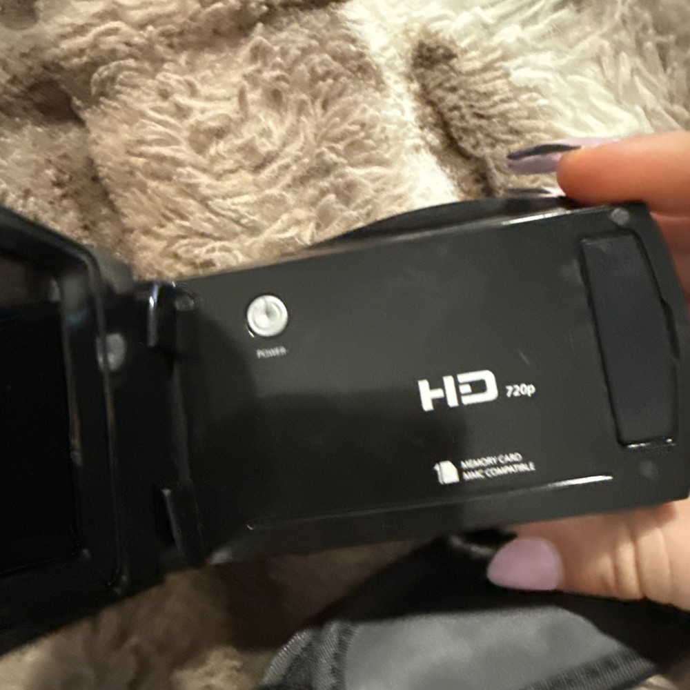 Emerson Evc 720 Digital Video Camera-UNTESTED comes with case