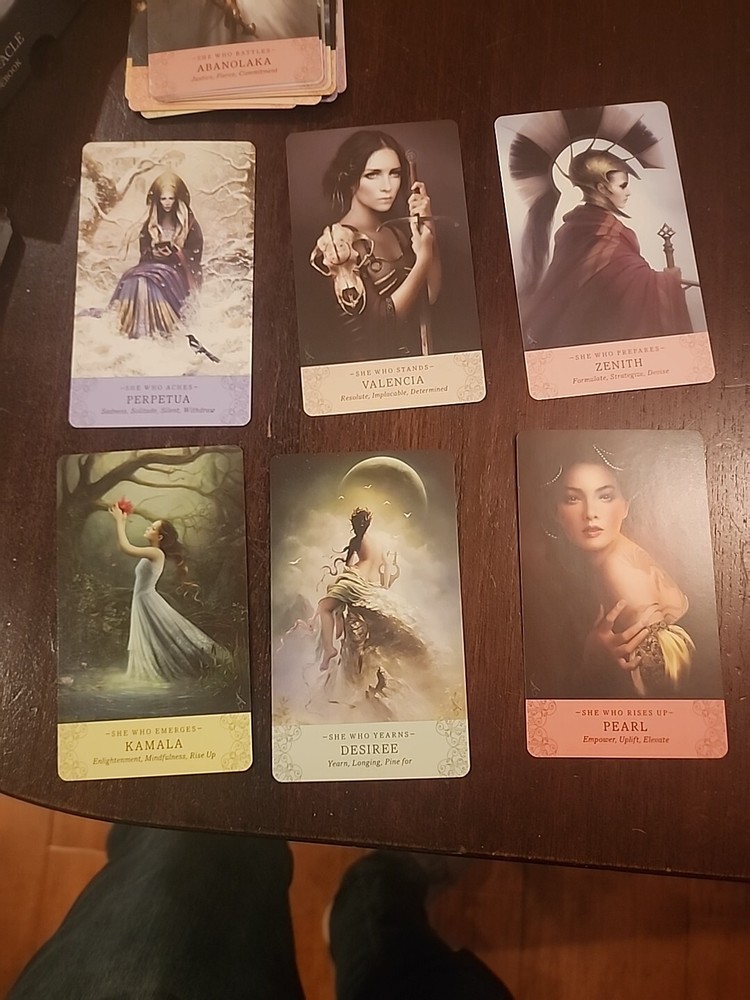 AUTHENTIC Elle Qui Oracle