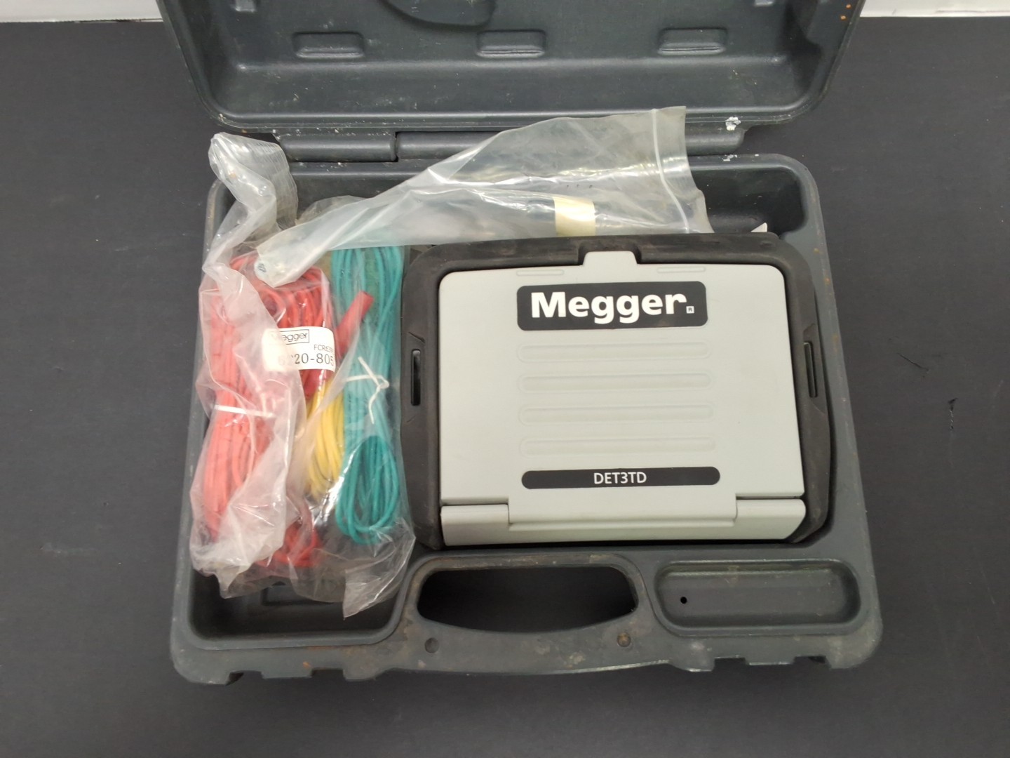 MEGGER DET3TD EARTH TESTER W/ACCESSORIES & CASE- FREE RETURNS- USED