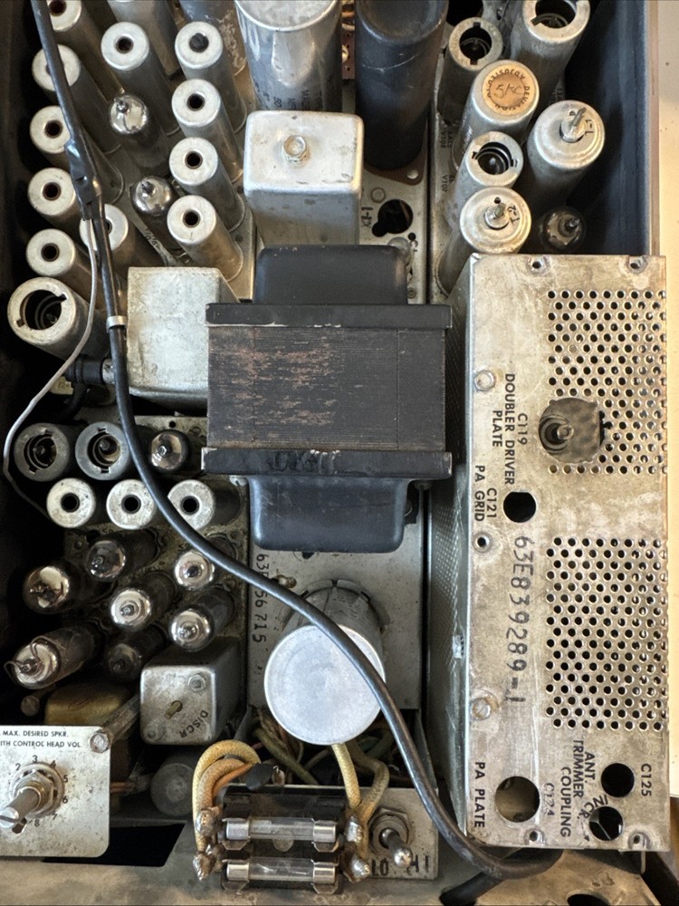 Twin V Motorola Transmitter Radio Model T41GGV-1 Type TA104 Very Rare Untested .