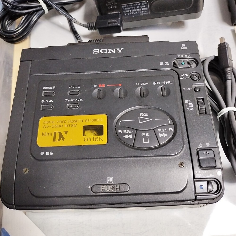 SONY GV-D300 Video-Walkman Cassette-Recoder Good