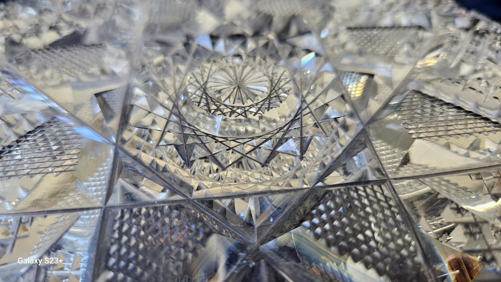 Hawkes "Aberdeen" pattern American Brilliant Cut Glass low dish w sawtooth Rim