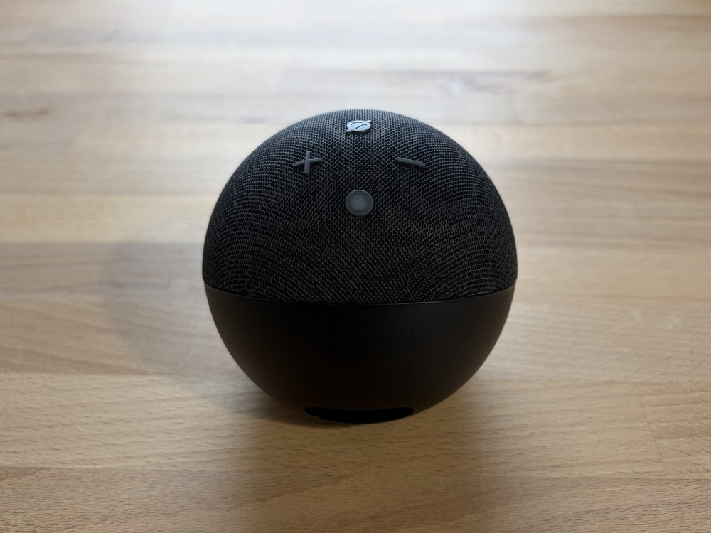 Amazon Echo Dot (4th Generation, Charcoal) w/ Charger [Pre-owned]