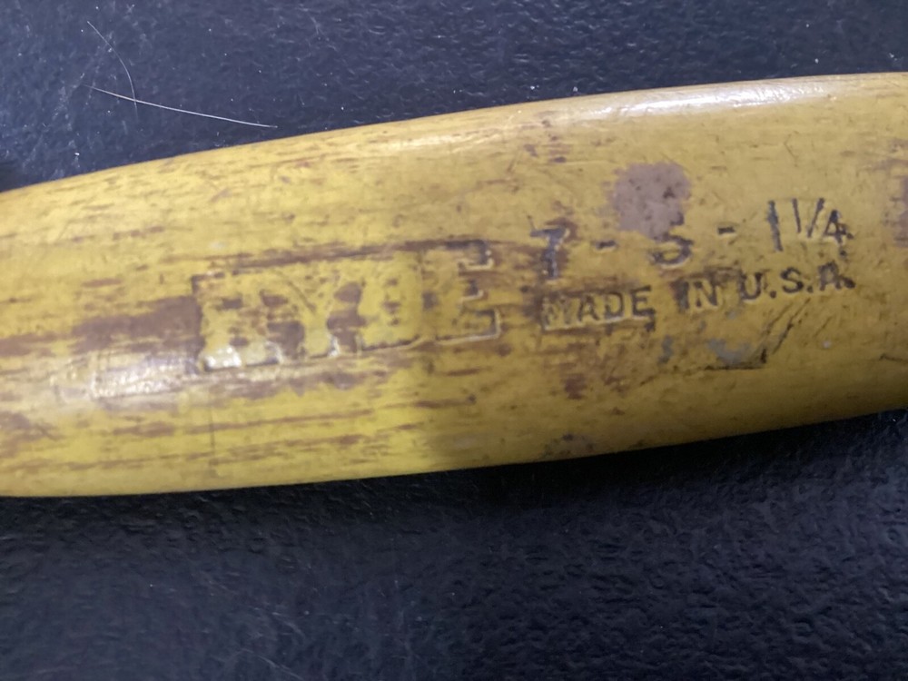 Single Stanley Yellow Handled Putty Knife / Scraper 7 - 5 - 1 1/4"
