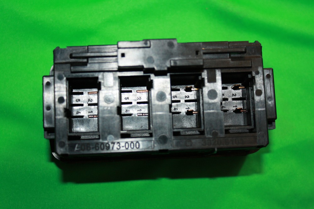 Freightliner CASCADIA Dash Switch Panel A0660973000 OEM