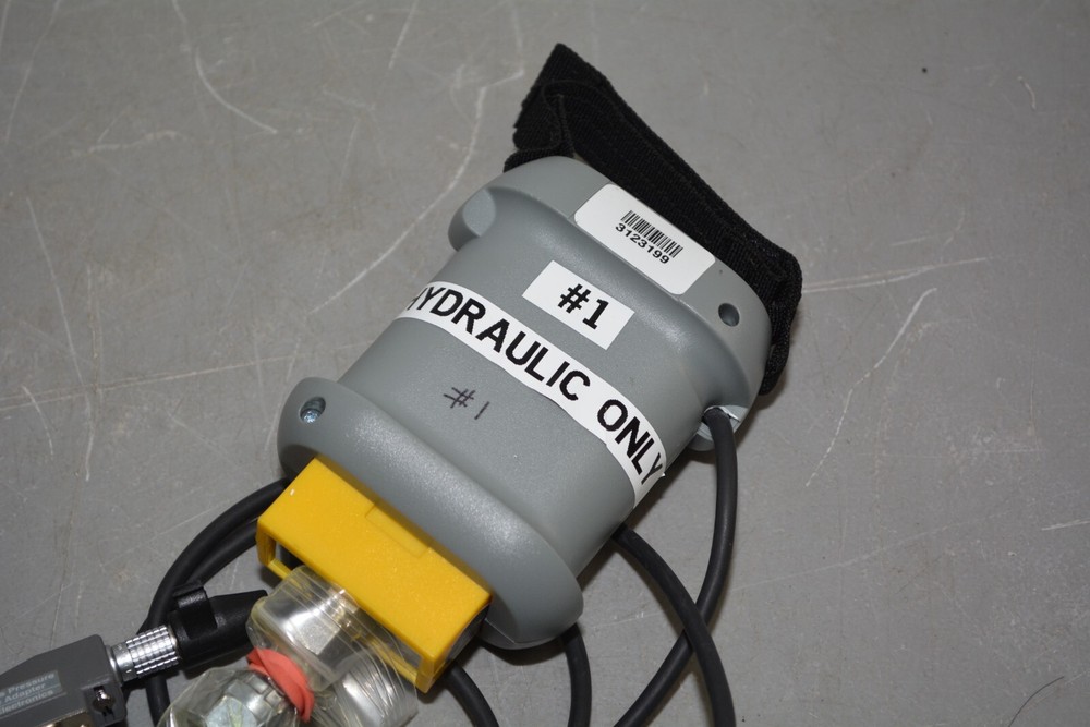 ^ Omega PCL1000 Handheld Multifunction Calibrator W/ Pressure Module Adapter