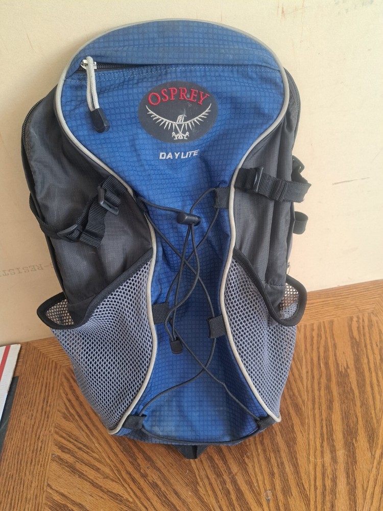 Osprey Daylite - H2O Compatible - Lightweight Backpack Hiking Trail Bag