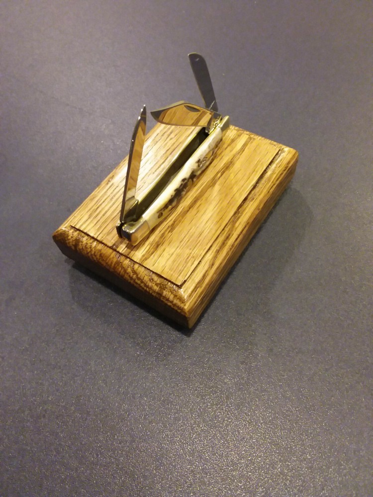 KNIFE DISPLAY STAND. (2-stands)