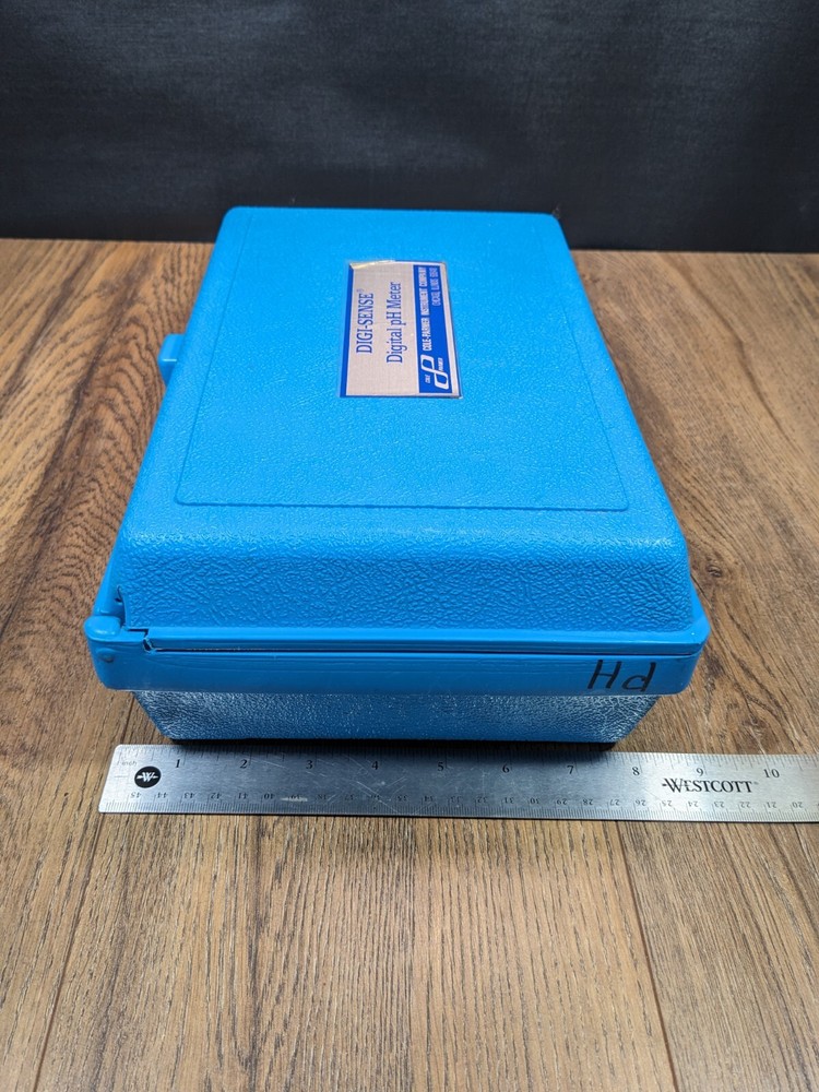 Cole-Parmer ~ Digisense Model No. 5986-00 pH Meter ~ With Case and Extras