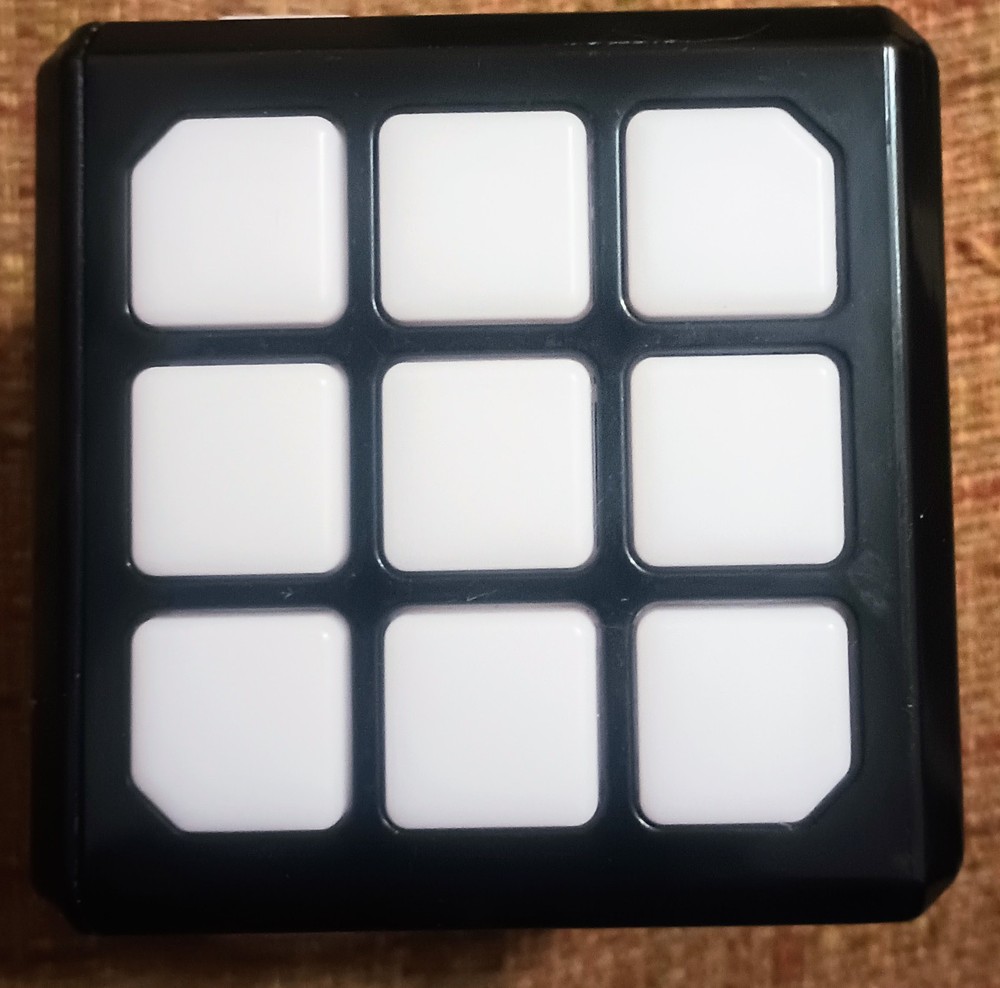 Winning Fingers Flashing Cube Electronic Memory & Brain Game