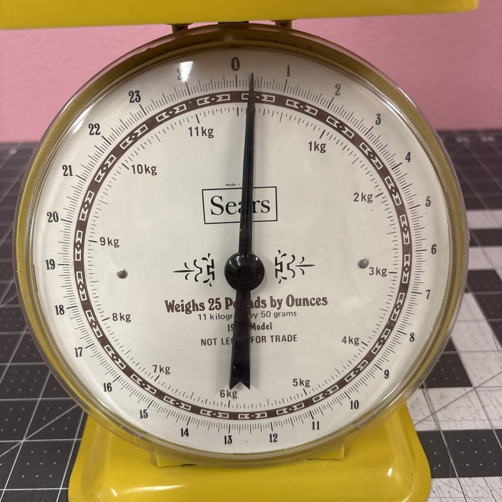 SEARS, Working Kitchen Scale Vintage YELLOW