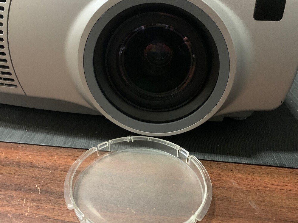 AS IS Infocus LCD Projector LP840 1812 LAMP HOURS
