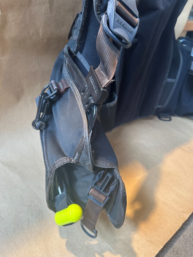 Oceanic OPSK BCD, Size Small/Medium with integrated weight system