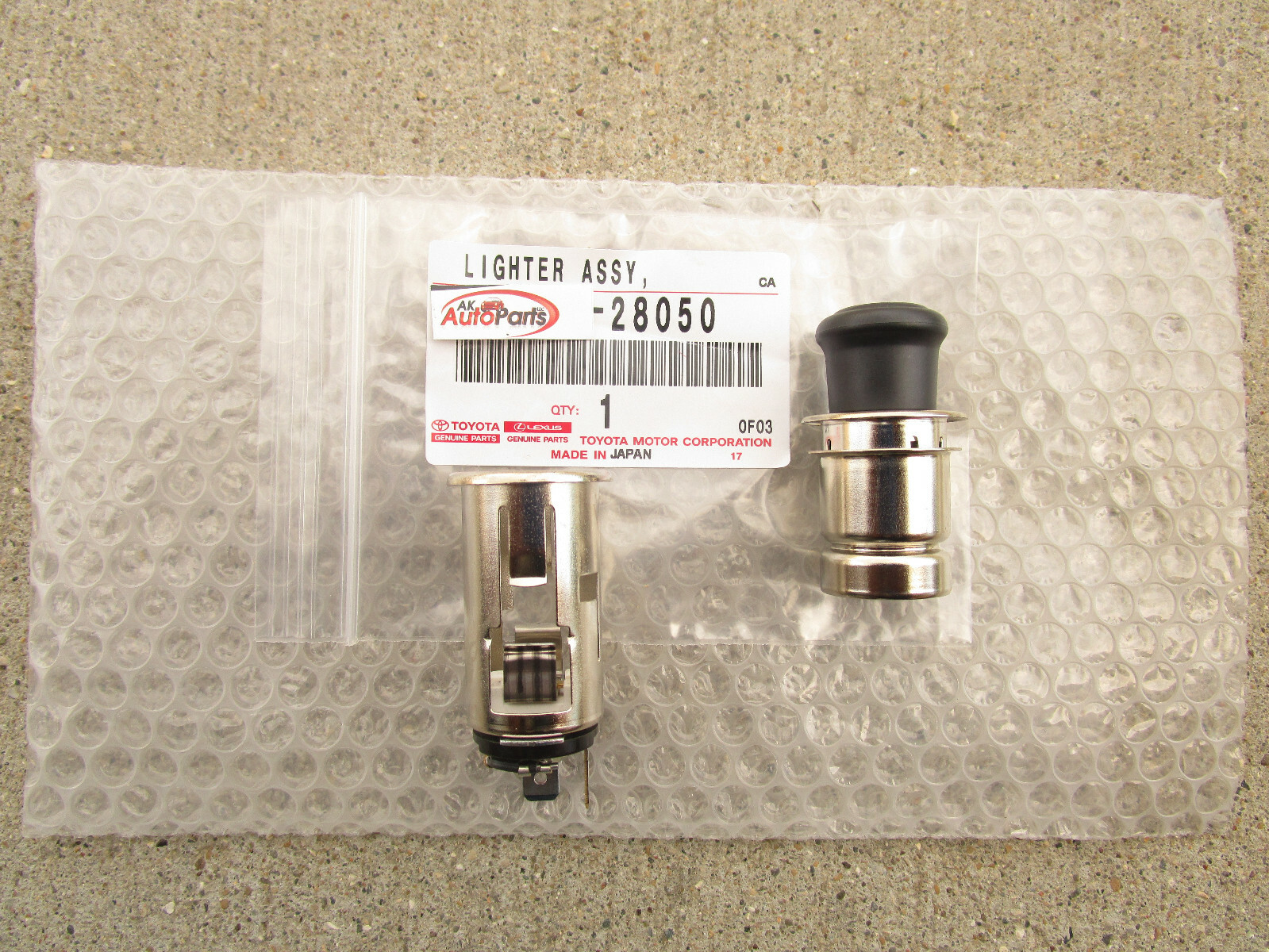 FITS: 94 - 99 TOYOTA CELICA CIGARETTE LIGHTER KNOB WITH SOCKET GENUINE OEM NEW