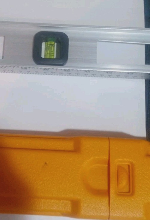 Johnson Level & Tool 48” Contractor Level With Hard She’ll Case Good Condition