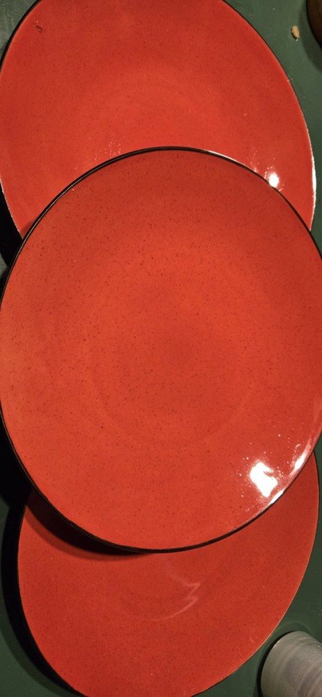 Essence Eclipse Core 10.25" Dinner Plate Red & Black Microwave Dishwasher Safe