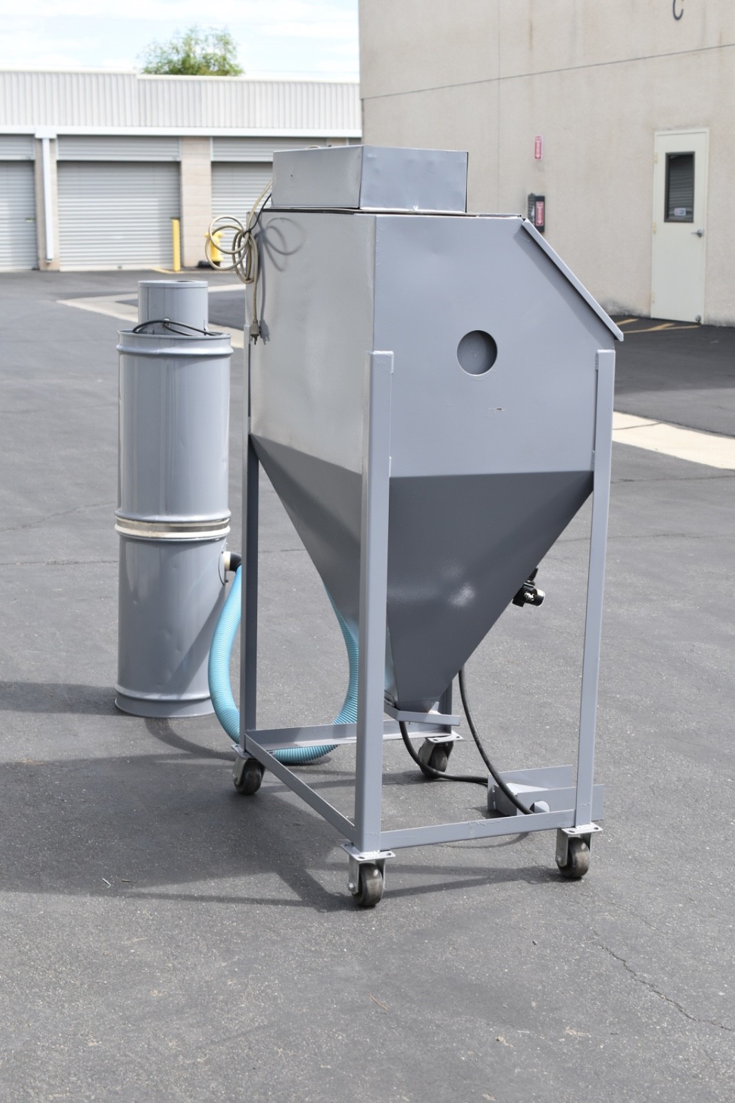 Trinco 36 BP sand blast cabinet with dust collector