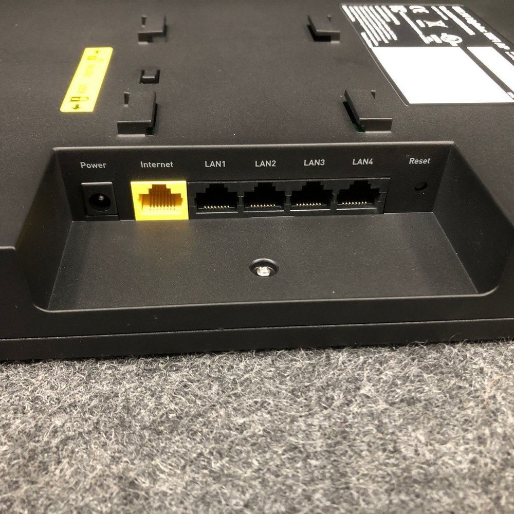 Delta Electronics 802.11 b/g/n/ac WIFI AP Access Point, Wall Mount Black