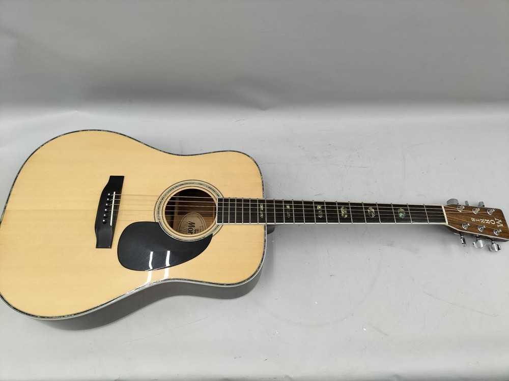 MORRIS Acoustic Guitar W-40