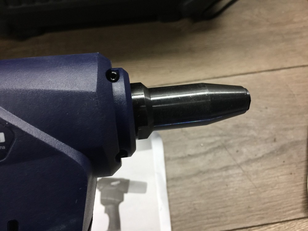 AVDEL E RIVE BATTERY POWER RIVET GUN