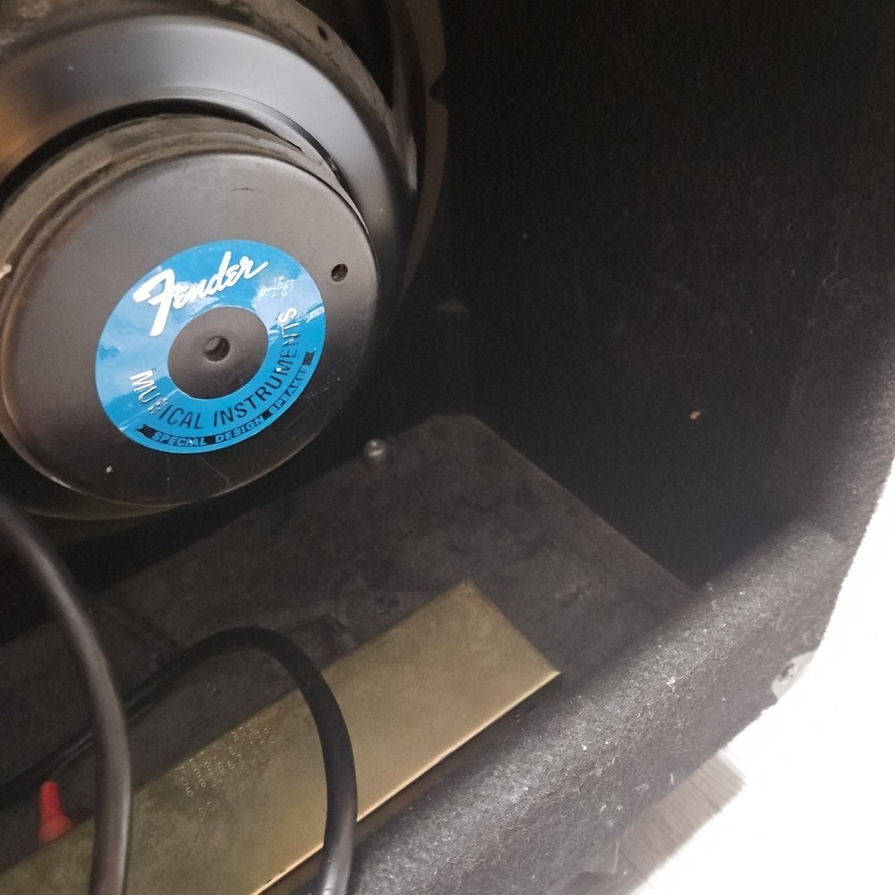 Fender M-80 Chorus Solid State Guitar Amplifier Combo Amp